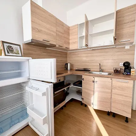 Seaside 2br Free Parking Apartment *
