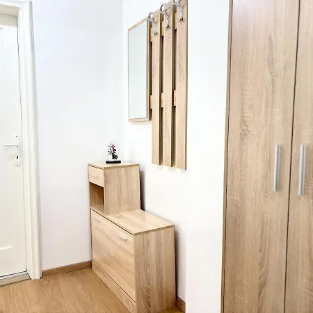 Seaside 2br Free Parking Apartment *